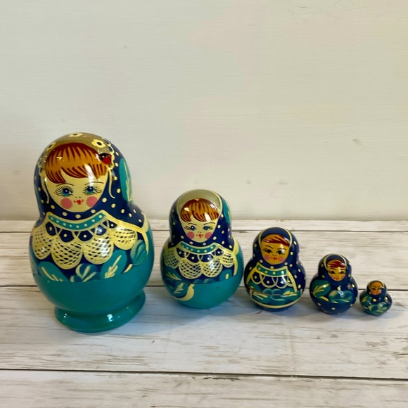 Other - Vintage Russian Nesting Dolls. Set of 5, made in Russia
